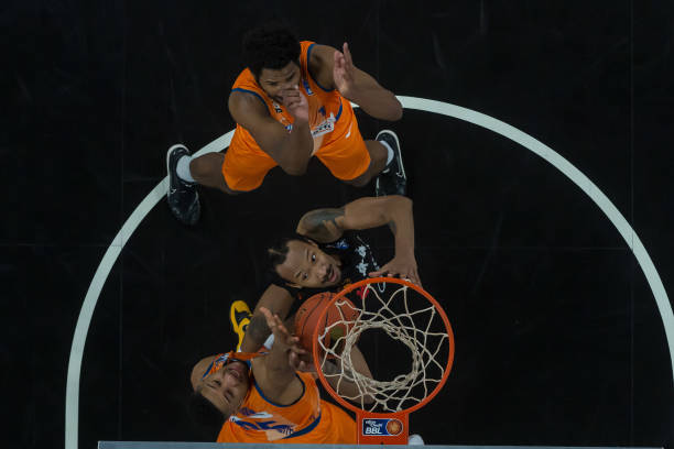 窗依旧悬念 窗依旧悬念