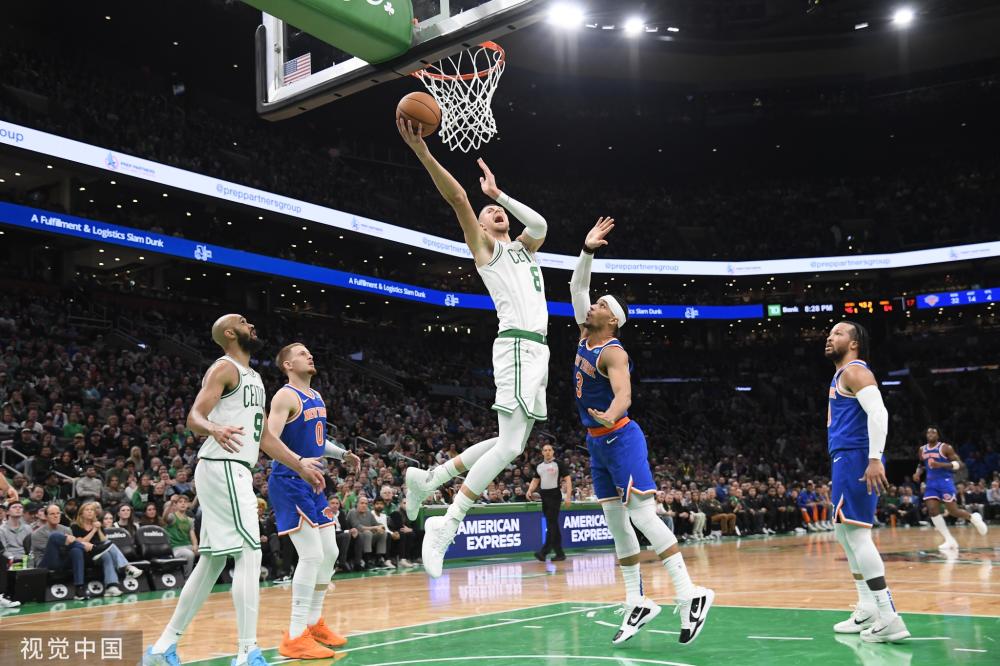 然后将球传 然后将球传